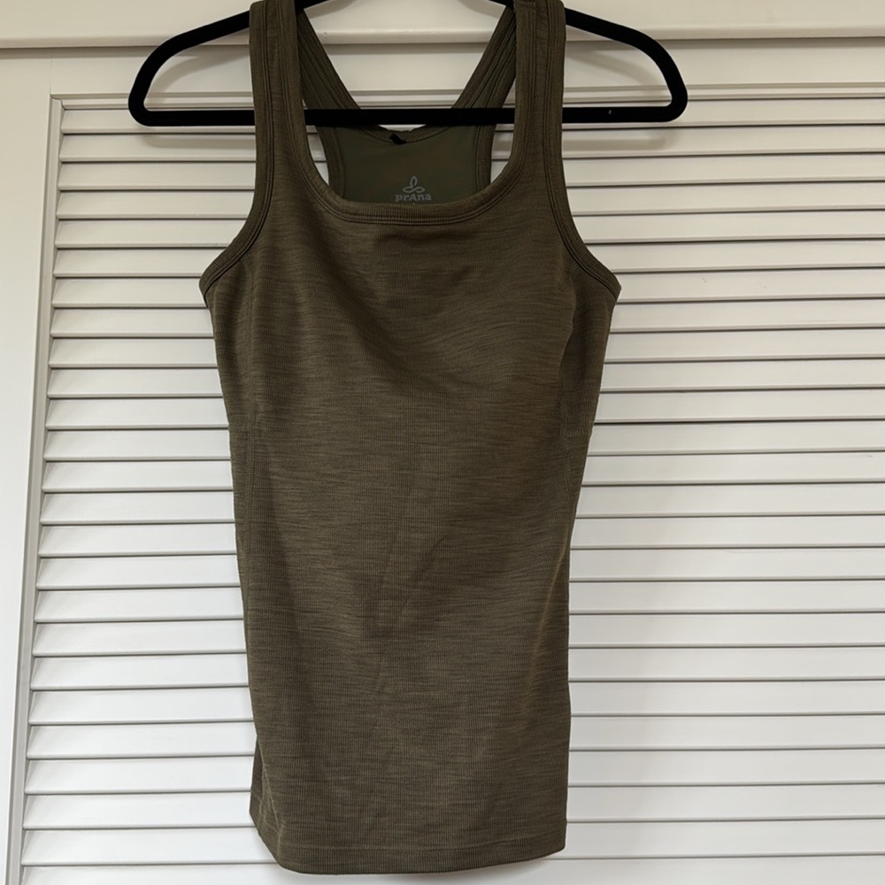 Prana Becksa heathered army green. racer back tank with built in bra S